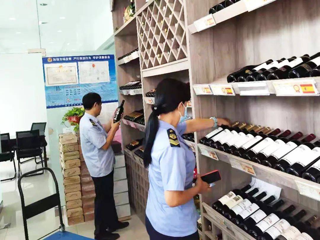 蘭山區(qū)市場(chǎng)監(jiān)管局開展酒水行業(yè)流通專項(xiàng)檢查 筑牢食品安全防線