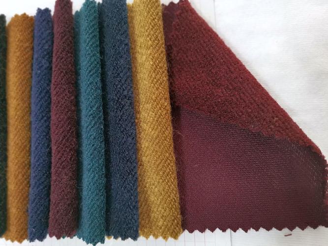 別名: 針織磨毛布 成分及含量: 80%棉20%滌 經(jīng)緯編: 緯編 紗支: 21s
